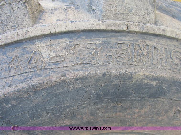 image for item J2405 2005 John Deere 332 skid steer