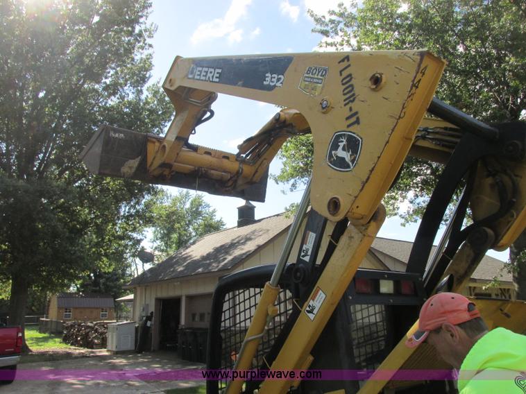 image for item J2405 2005 John Deere 332 skid steer
