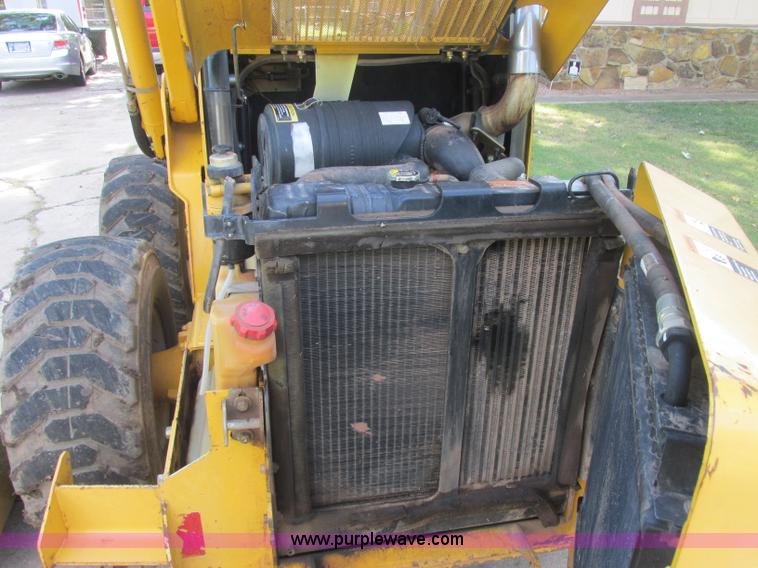 image for item J2405 2005 John Deere 332 skid steer