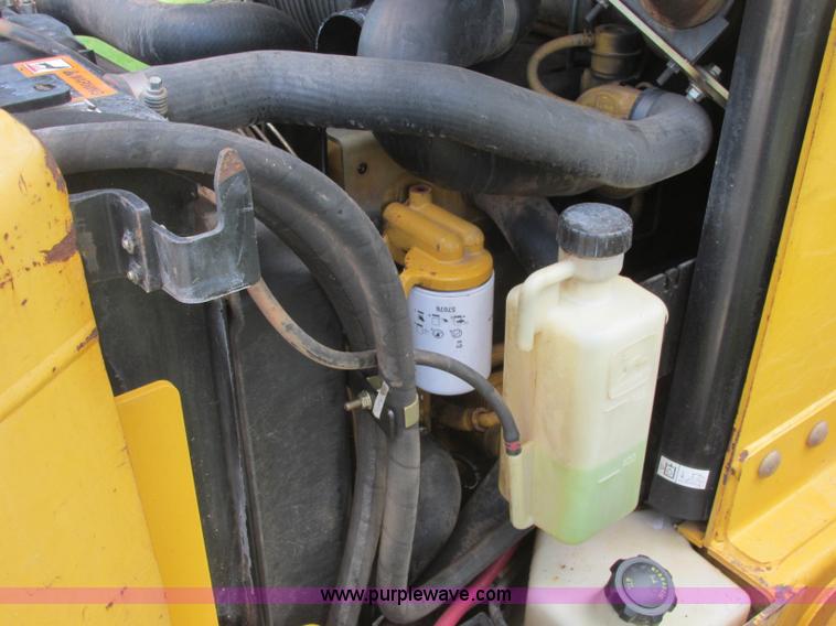 image for item J2405 2005 John Deere 332 skid steer