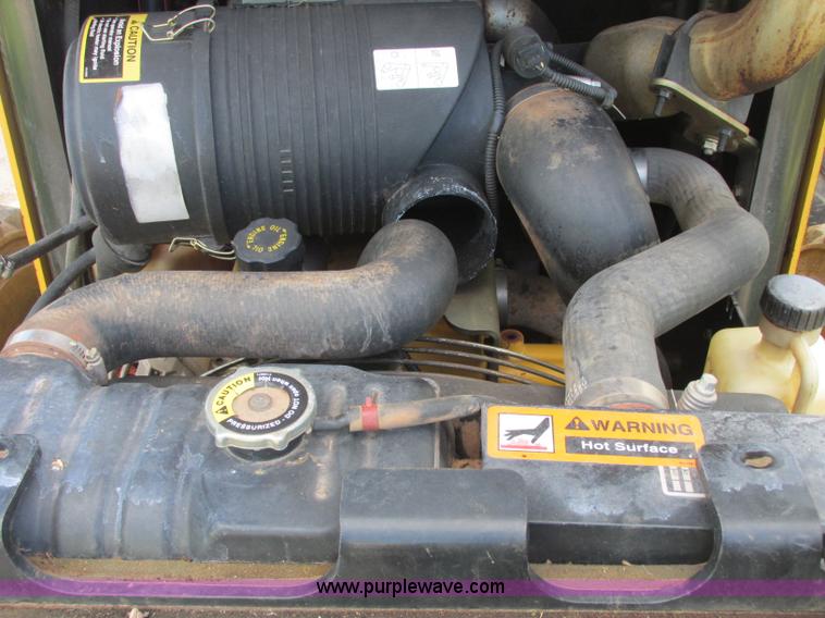 image for item J2405 2005 John Deere 332 skid steer