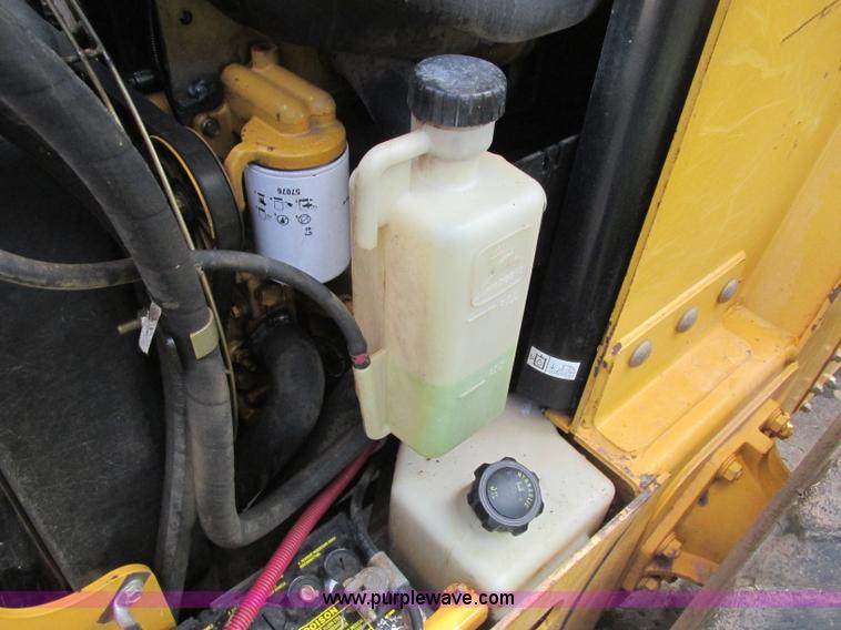 image for item J2405 2005 John Deere 332 skid steer