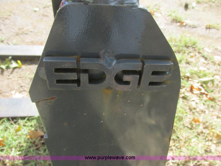 image for item J2405 2005 John Deere 332 skid steer