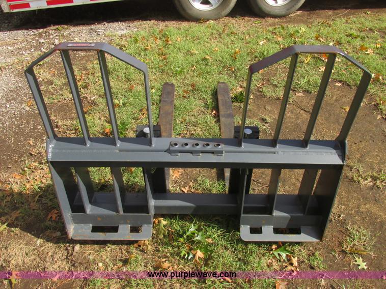 image for item J2405 2005 John Deere 332 skid steer