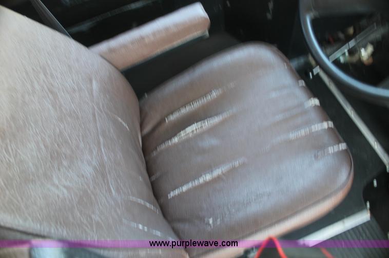 image for item AJ9317 1997 International 3800 school bus