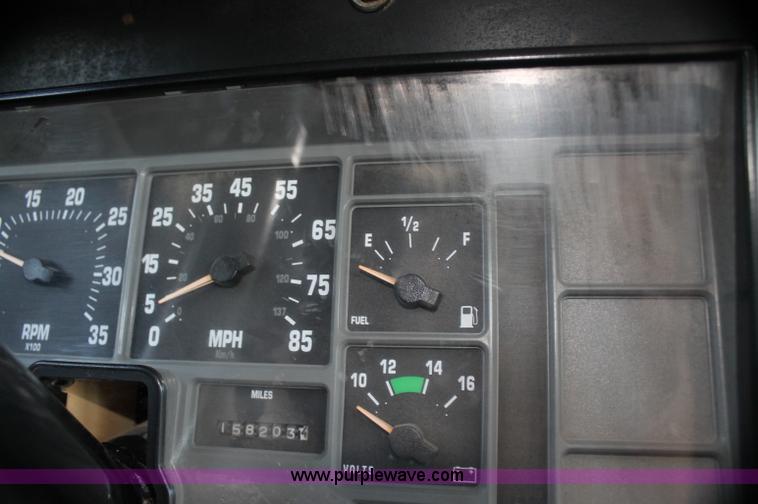 image for item AJ9317 1997 International 3800 school bus