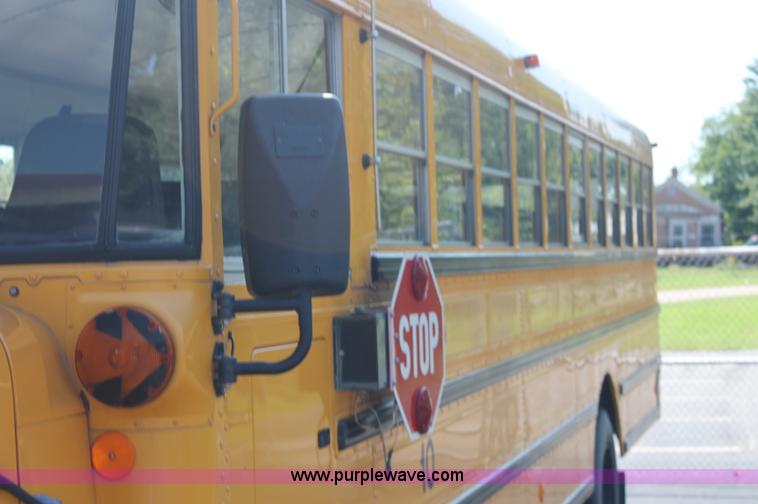 image for item AJ9317 1997 International 3800 school bus