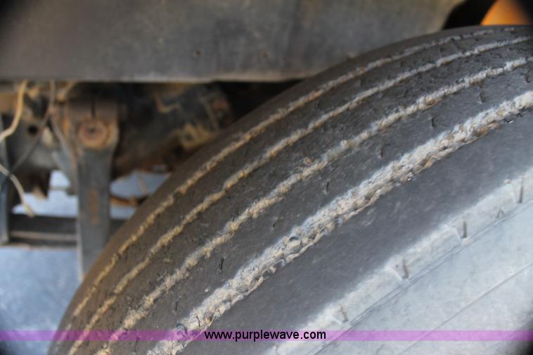 image for item AJ9317 1997 International 3800 school bus