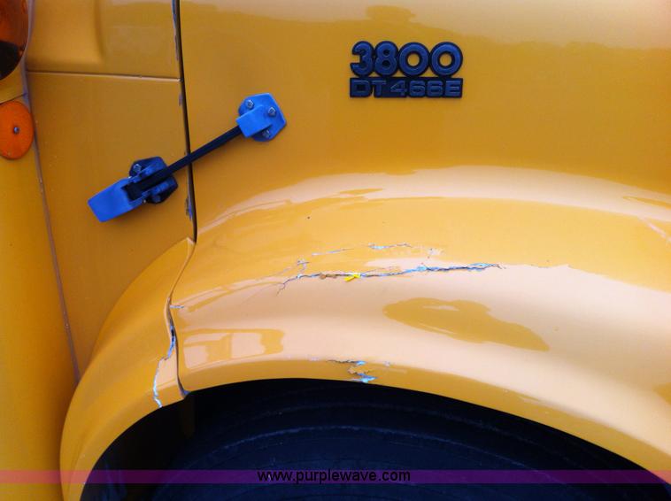 image for item AJ9317 1997 International 3800 school bus