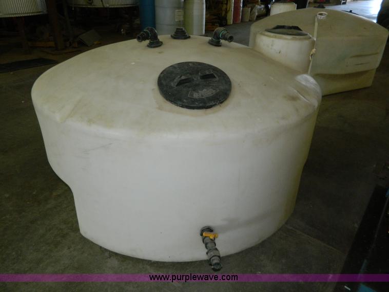 image for item AQ9421 425 gallon poly tank