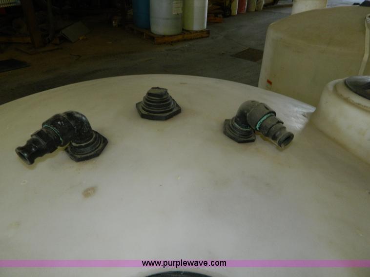 image for item AQ9421 425 gallon poly tank