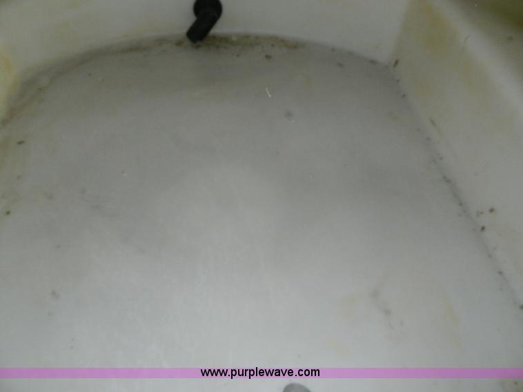 image for item AQ9421 425 gallon poly tank