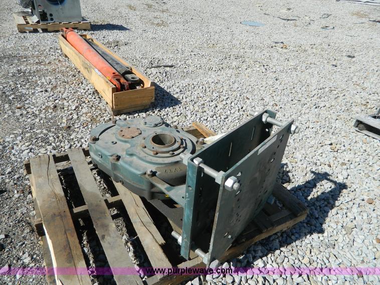 image for item AQ9435 Dodge TX17 reduction gear box