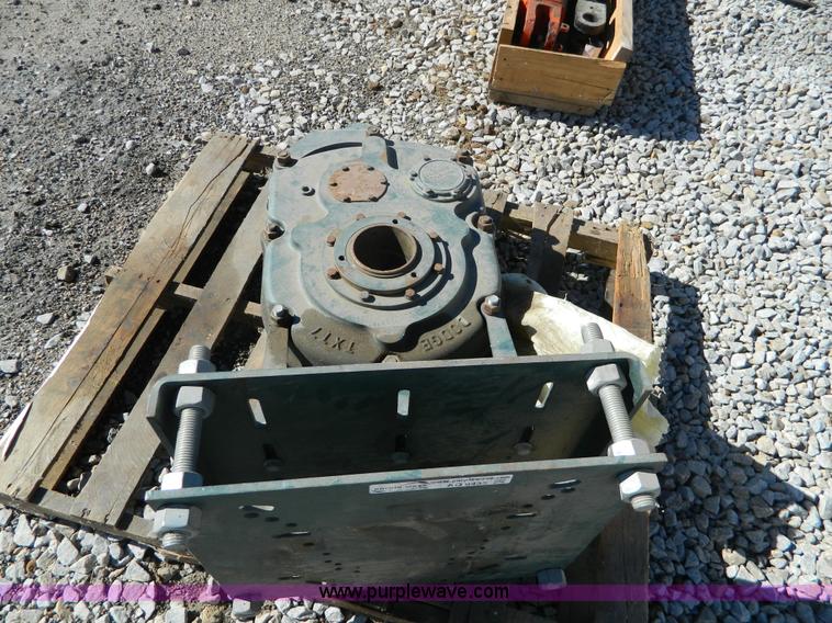 image for item AQ9435 Dodge TX17 reduction gear box