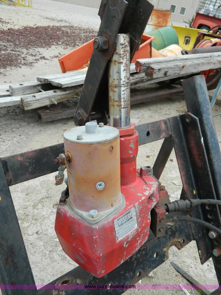 image for item AQ9450 Western snow plow lift mount