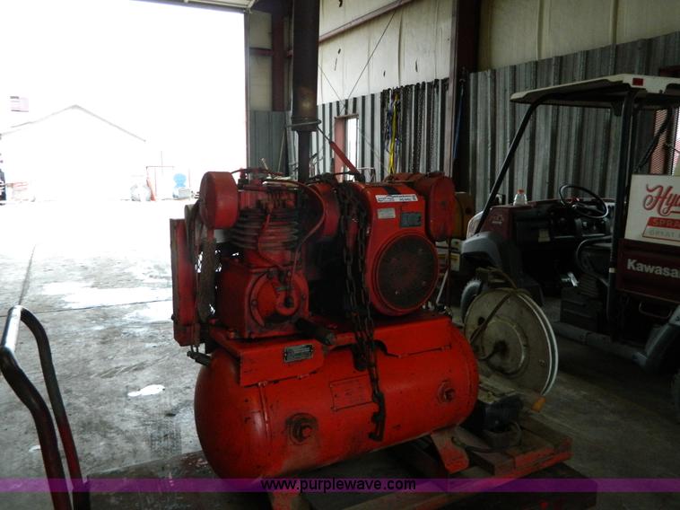 image for item AQ9452 Air compressor