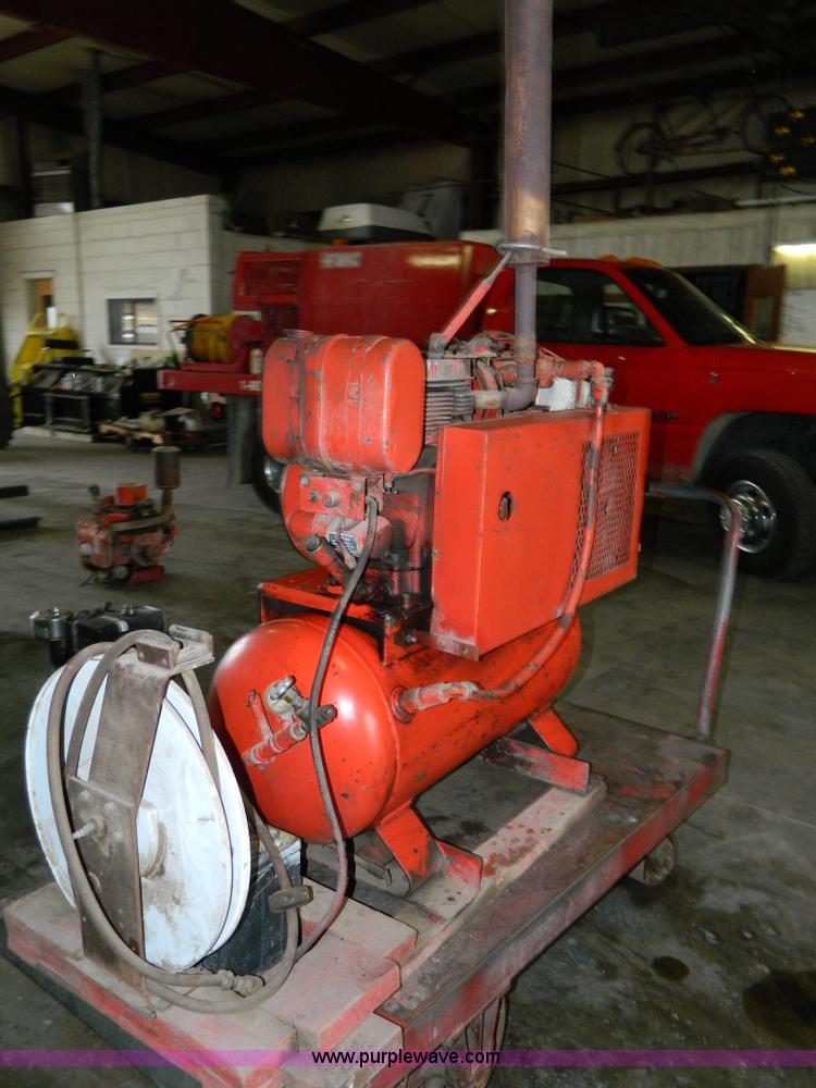 image for item AQ9452 Air compressor