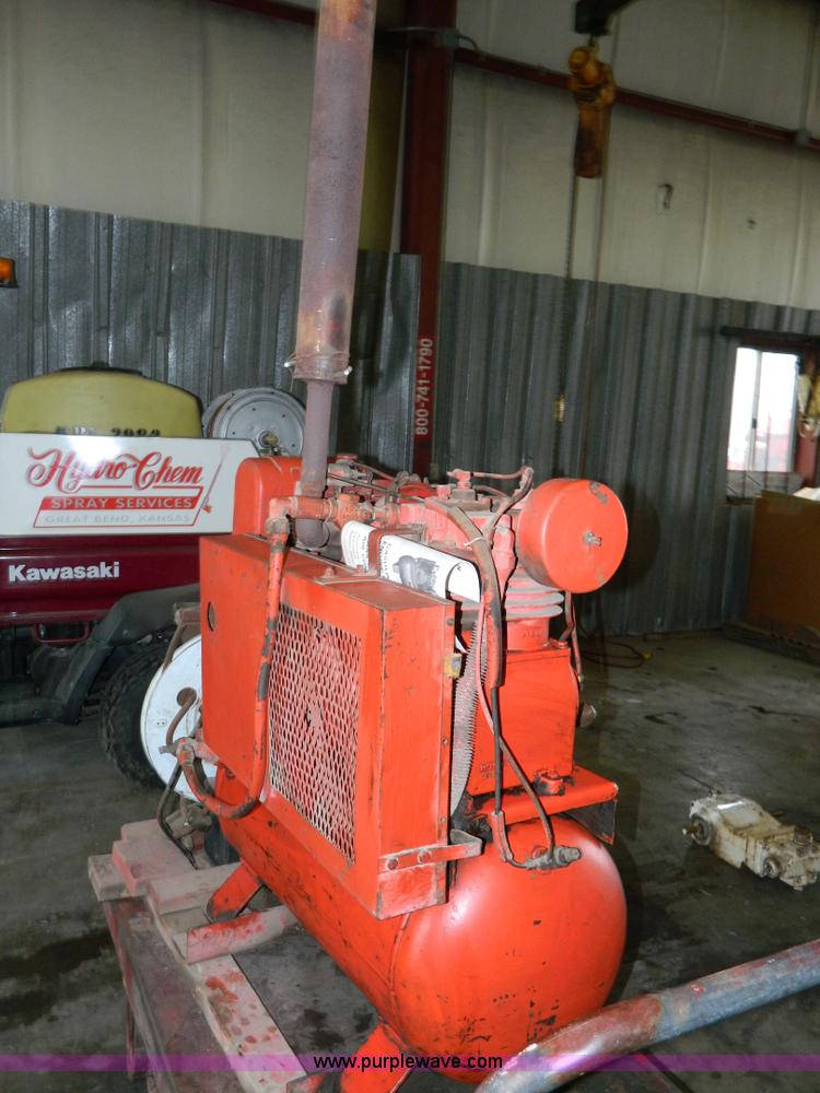 image for item AQ9452 Air compressor