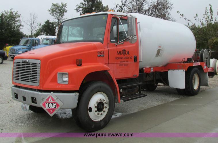 image for item AW9878 2003 Freightliner FL70 Business Class propane truck