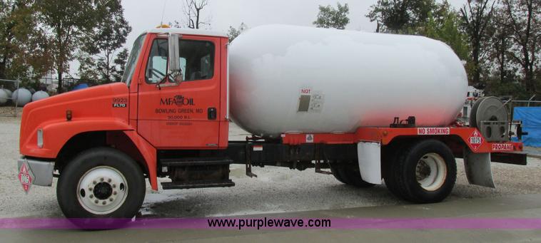 image for item AW9878 2003 Freightliner FL70 Business Class propane truck