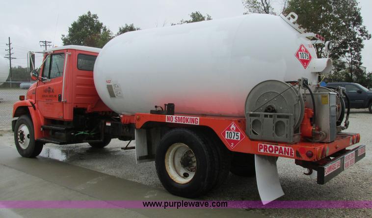 image for item AW9878 2003 Freightliner FL70 Business Class propane truck