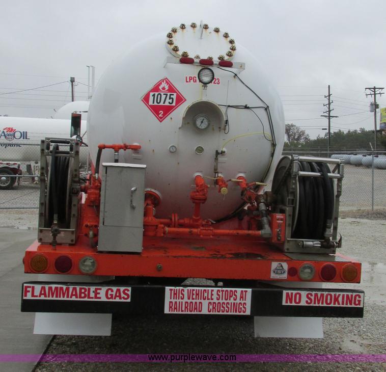 image for item AW9878 2003 Freightliner FL70 Business Class propane truck