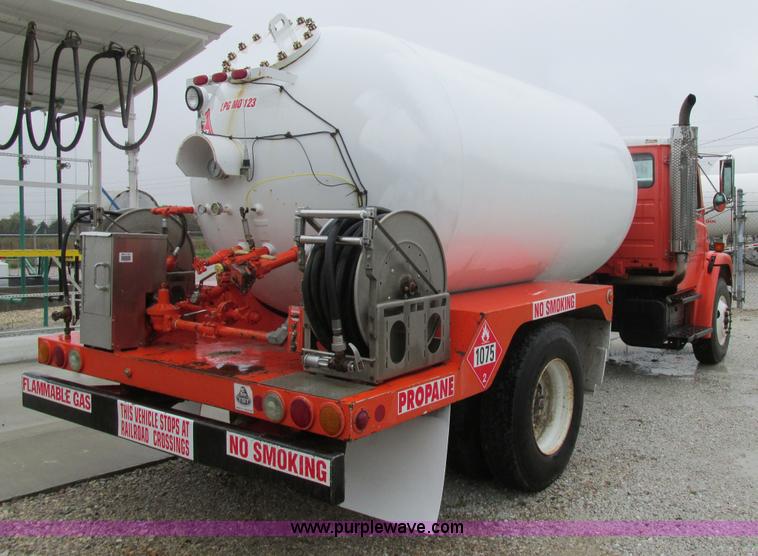 image for item AW9878 2003 Freightliner FL70 Business Class propane truck