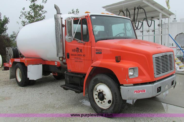 image for item AW9878 2003 Freightliner FL70 Business Class propane truck