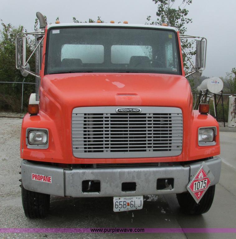 image for item AW9878 2003 Freightliner FL70 Business Class propane truck