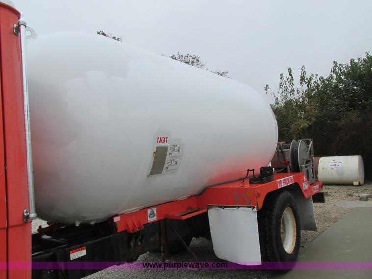 image for item AW9878 2003 Freightliner FL70 Business Class propane truck