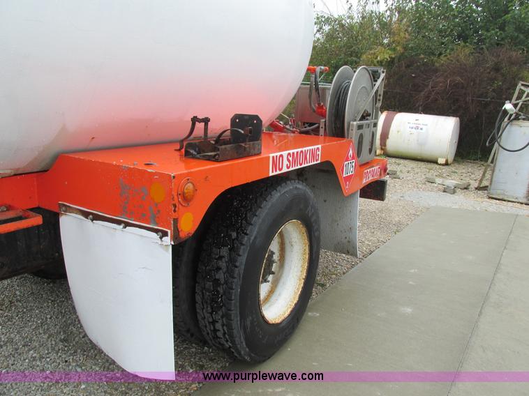 image for item AW9878 2003 Freightliner FL70 Business Class propane truck