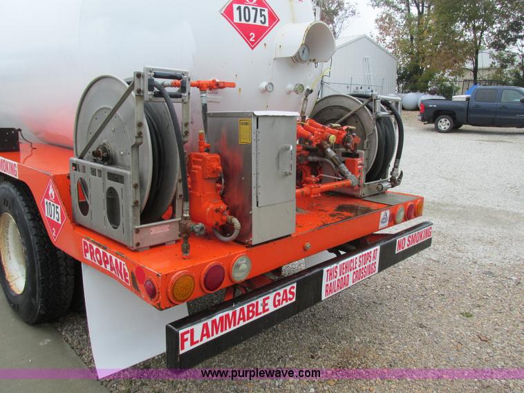 image for item AW9878 2003 Freightliner FL70 Business Class propane truck