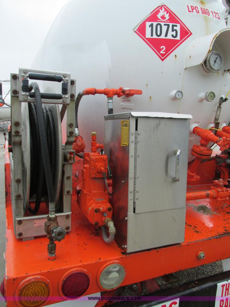 image for item AW9878 2003 Freightliner FL70 Business Class propane truck