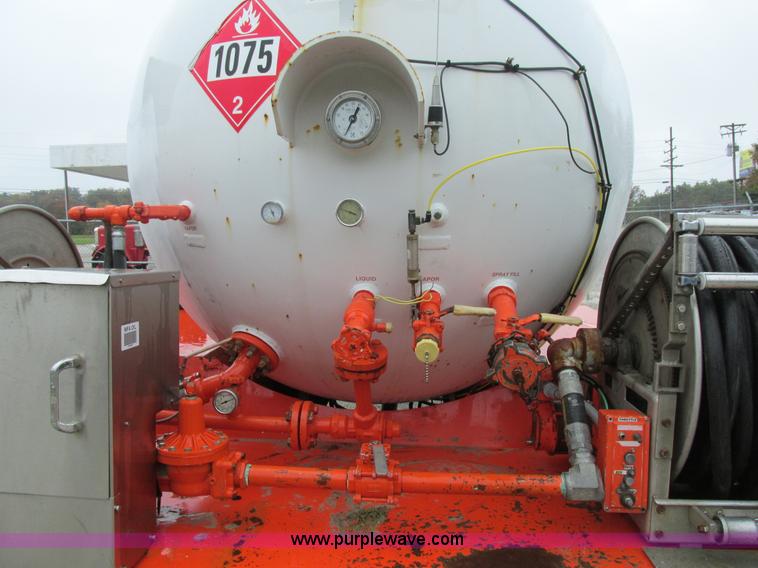 image for item AW9878 2003 Freightliner FL70 Business Class propane truck