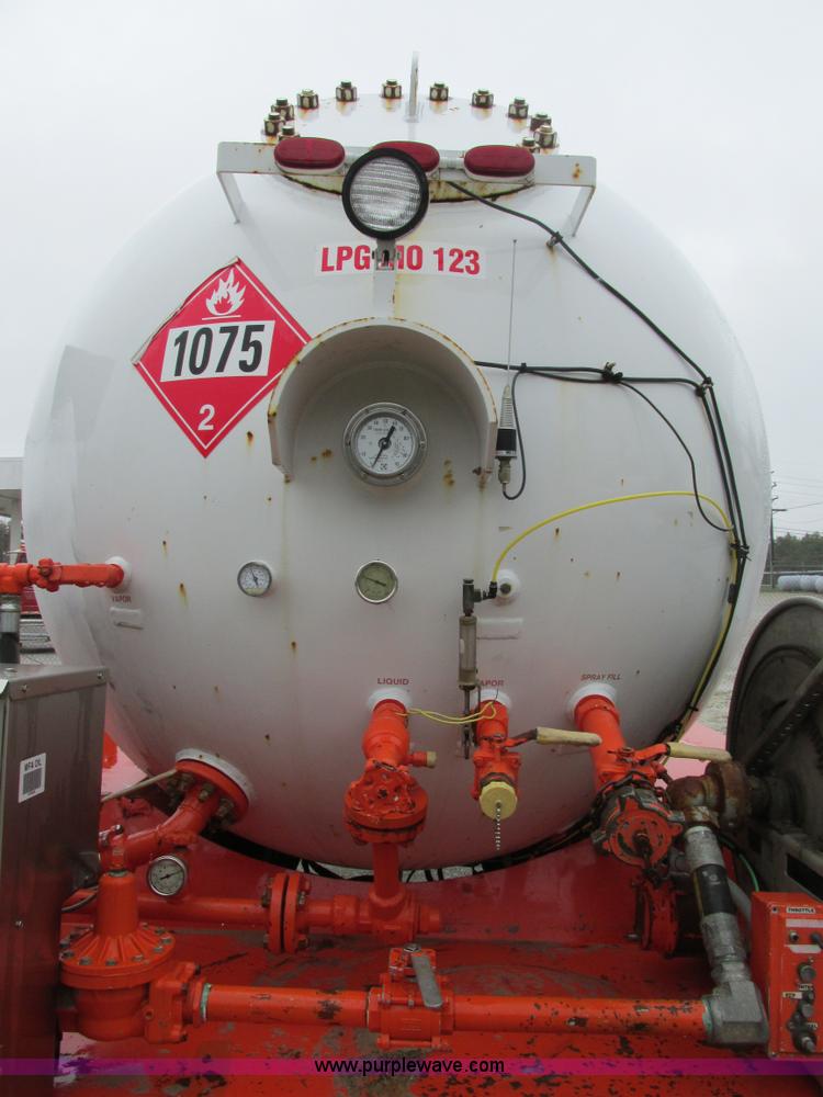 image for item AW9878 2003 Freightliner FL70 Business Class propane truck