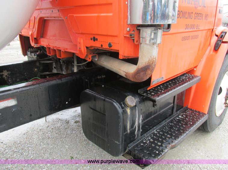 image for item AW9878 2003 Freightliner FL70 Business Class propane truck