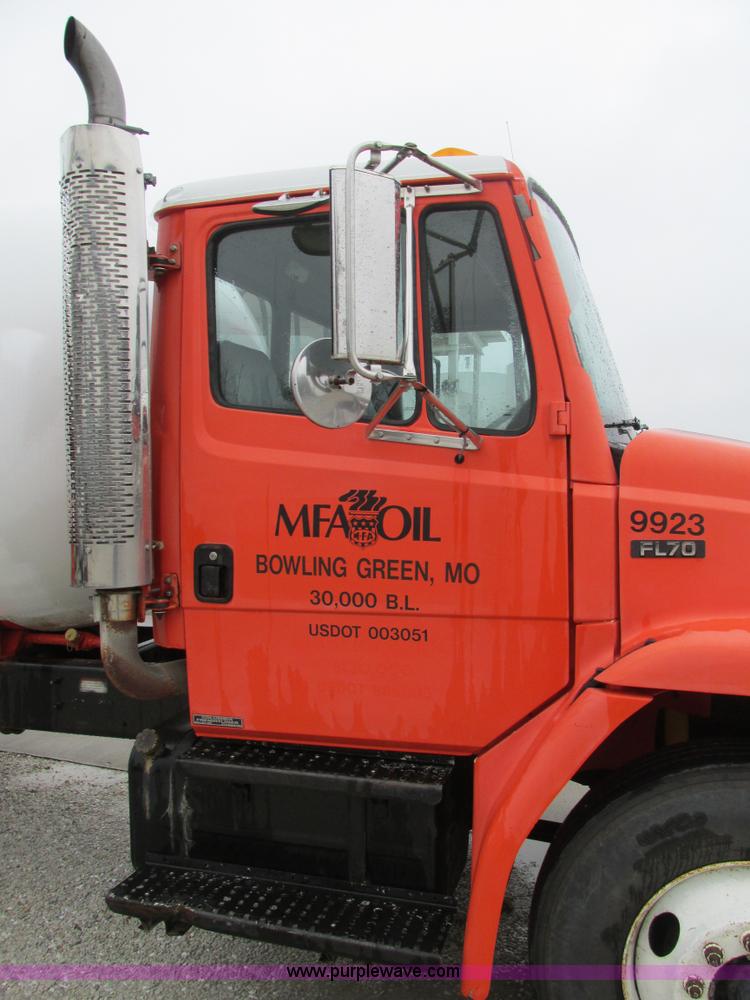 image for item AW9878 2003 Freightliner FL70 Business Class propane truck