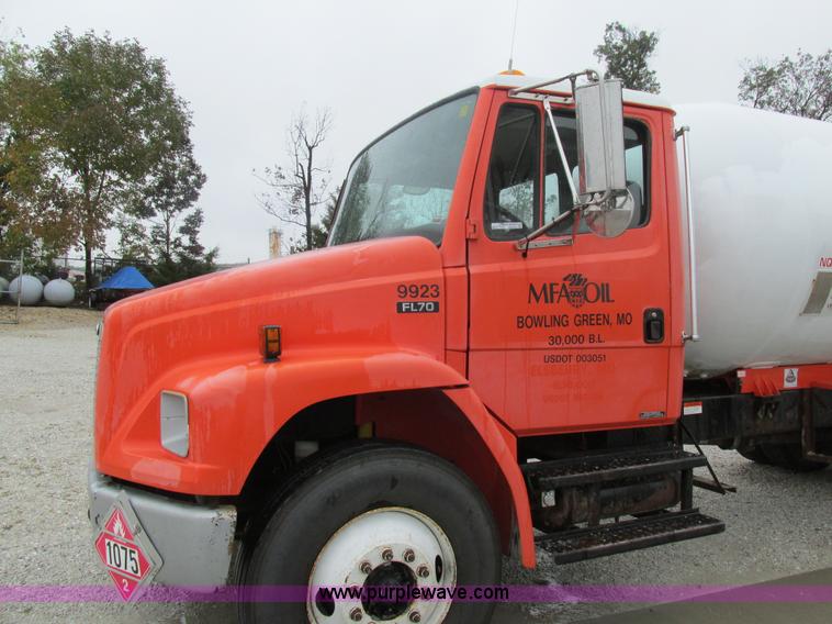 image for item AW9878 2003 Freightliner FL70 Business Class propane truck
