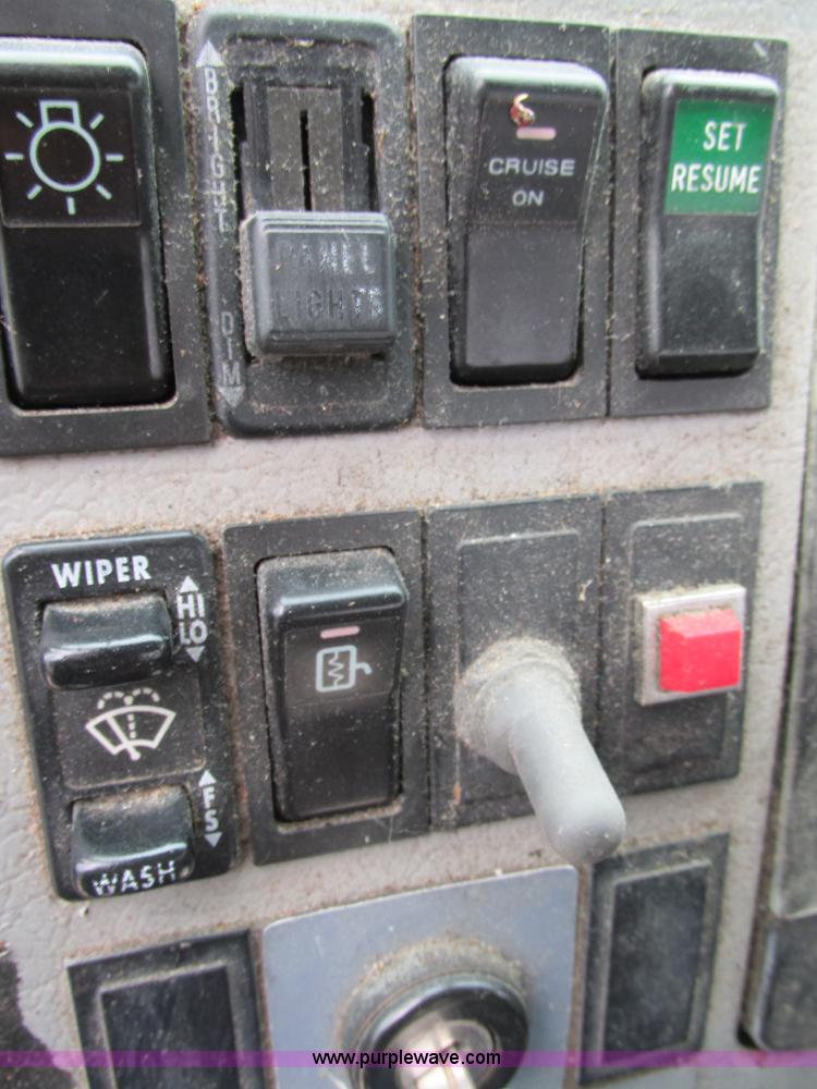 image for item AW9878 2003 Freightliner FL70 Business Class propane truck