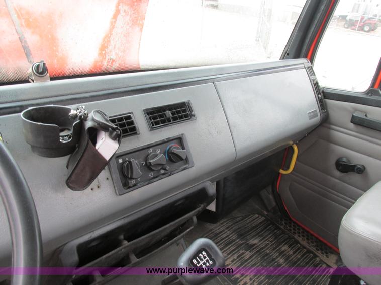 image for item AW9878 2003 Freightliner FL70 Business Class propane truck