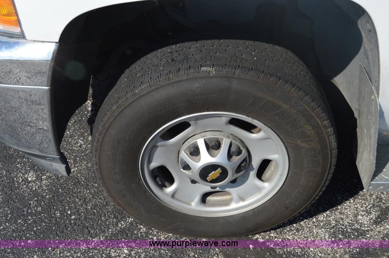 image for item AY9453 2011 Chevrolet Silverado 2500HD Ext. Cab utility truck