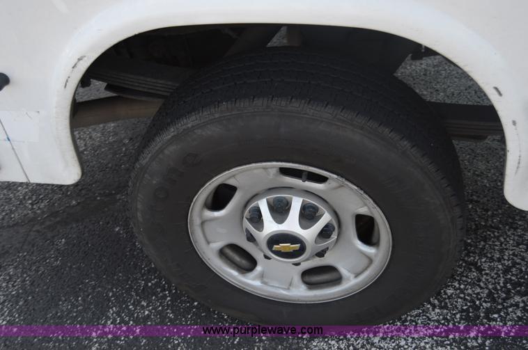 image for item AY9453 2011 Chevrolet Silverado 2500HD Ext. Cab utility truck