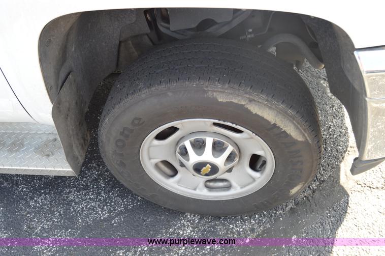 image for item AY9453 2011 Chevrolet Silverado 2500HD Ext. Cab utility truck