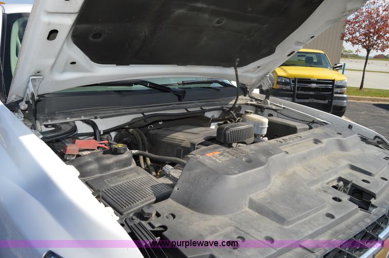 image for item AY9453 2011 Chevrolet Silverado 2500HD Ext. Cab utility truck