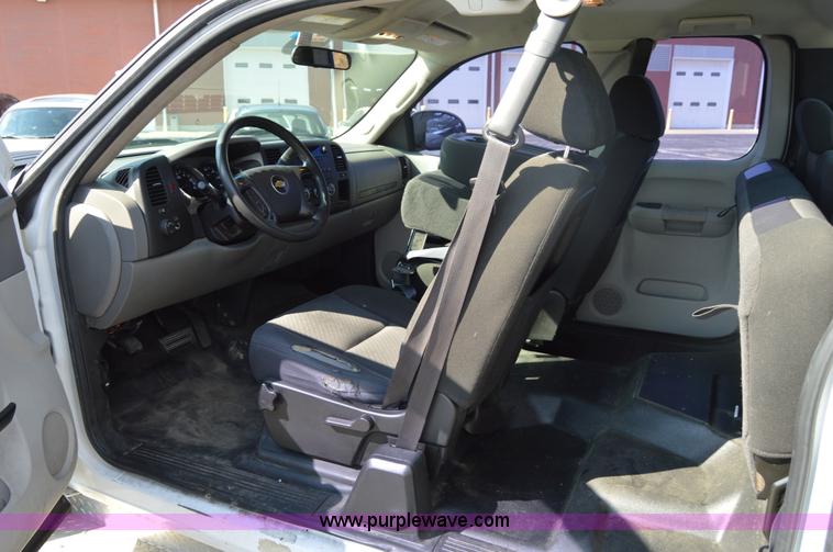 image for item AY9453 2011 Chevrolet Silverado 2500HD Ext. Cab utility truck