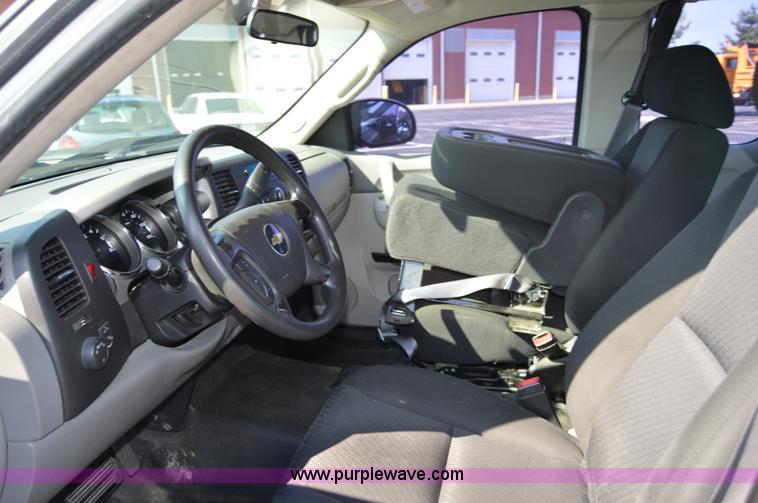 image for item AY9453 2011 Chevrolet Silverado 2500HD Ext. Cab utility truck