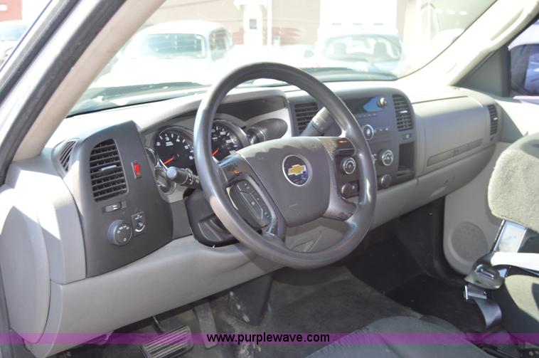 image for item AY9453 2011 Chevrolet Silverado 2500HD Ext. Cab utility truck