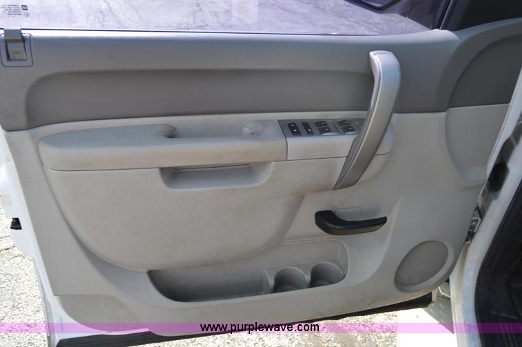 image for item AY9453 2011 Chevrolet Silverado 2500HD Ext. Cab utility truck