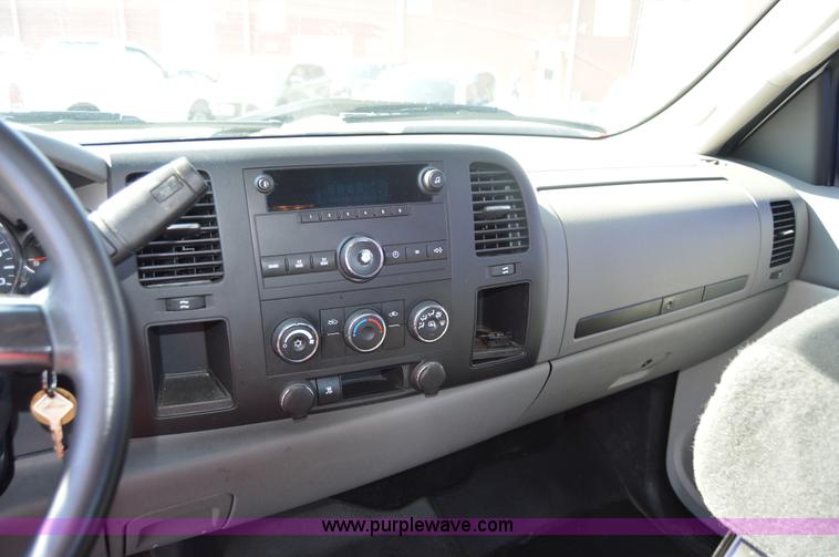 image for item AY9453 2011 Chevrolet Silverado 2500HD Ext. Cab utility truck