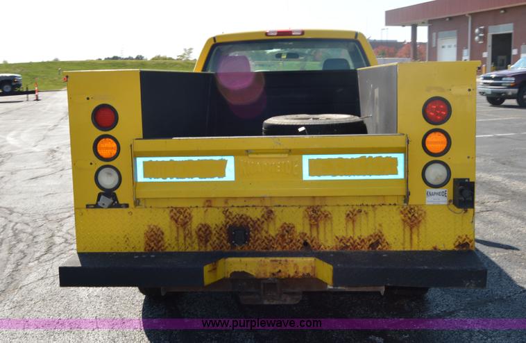 image for item AY9454 2006 Chevrolet Silverado 2500HD utility truck